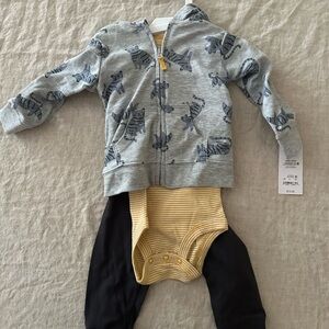 NWT✨ 🐅 3 piece set by Carter’s